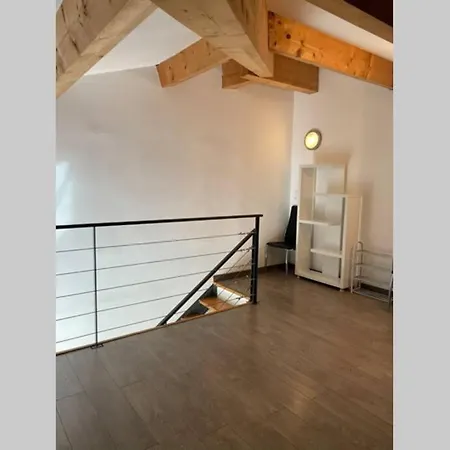 Duplex En Plein Centre De Corte *